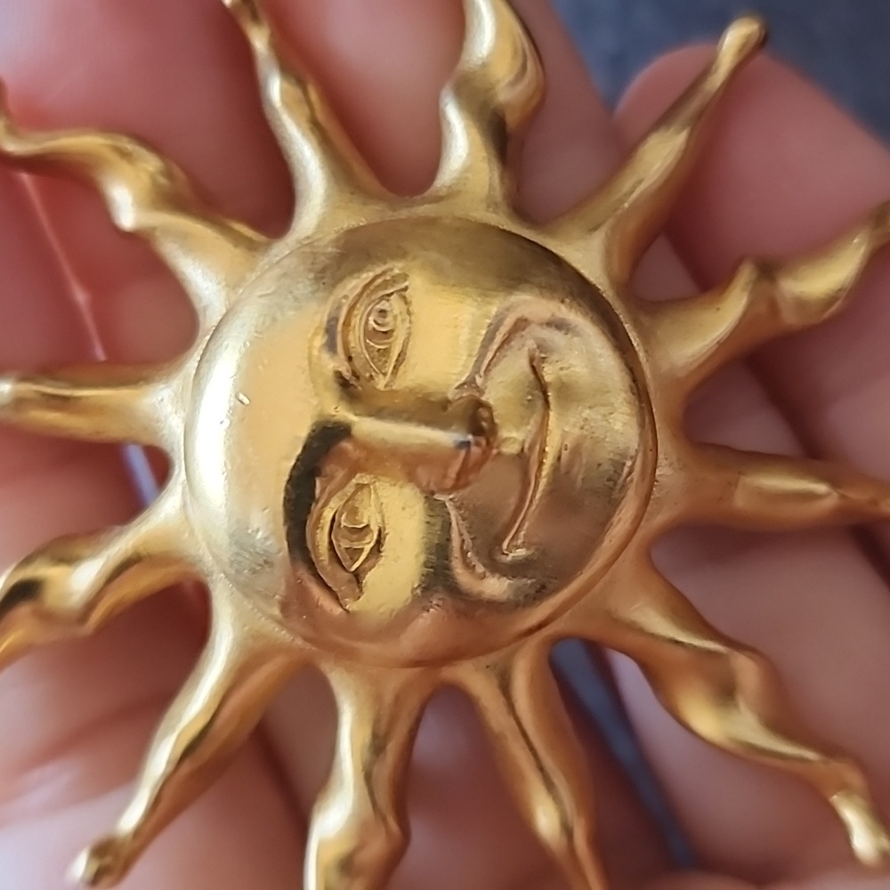 Sun brooch - Picture 3 of 7